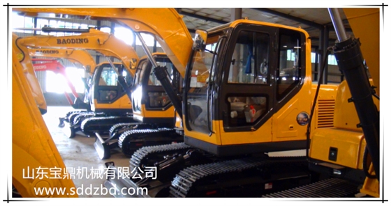 山東寶鼎國(guó)產(chǎn)小型挖掘機(jī)