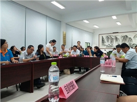 寶鼎小型挖掘機廠家參加牛商爭霸賽現(xiàn)場