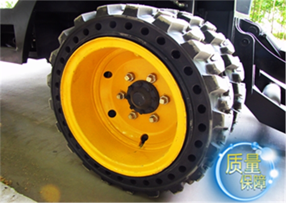 抓機(jī)采用實(shí)心輪胎設(shè)計