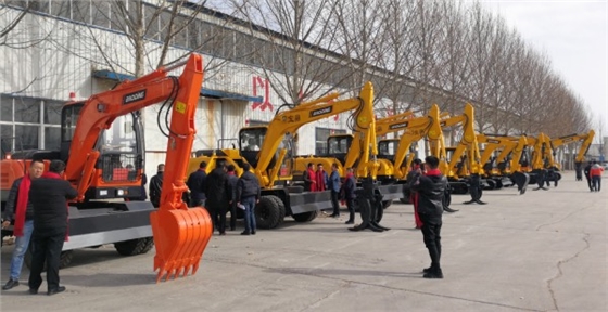 寶鼎小型挖掘機(jī)廠家