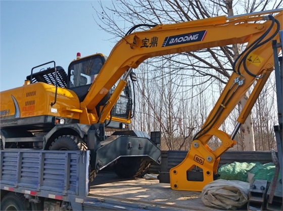 寶鼎小型挖掘機(jī)廠家
