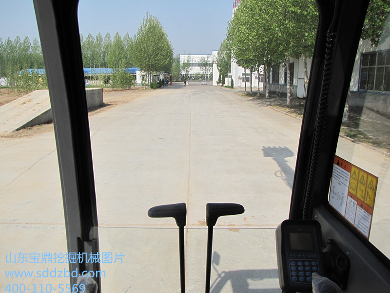 山東寶鼎挖掘機(jī)械