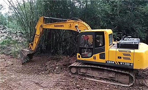 國產小型挖掘機