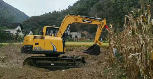 國(guó)產(chǎn)挖掘機(jī)