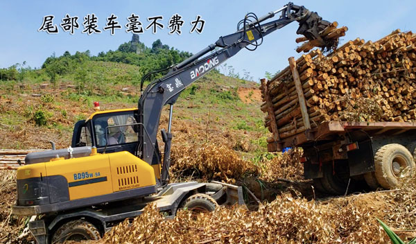 寶鼎95輪式挖掘機抓木機作業(yè).jpg