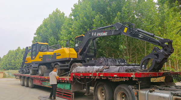 寶鼎抓木機95車型發(fā)車.jpg