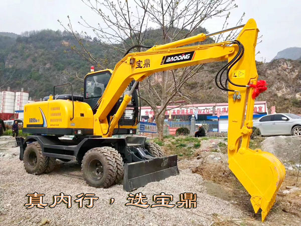 寶鼎輪式挖掘機(jī)廠家.jpg