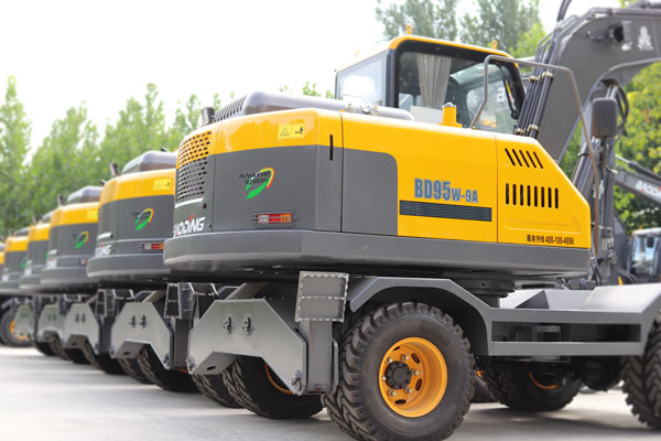 高端輪式挖掘機(jī)寶鼎95車型.jpg