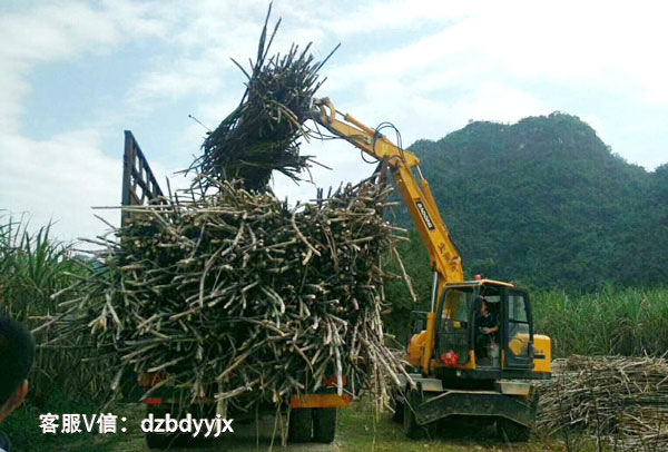 輪式抓木機(jī).jpg