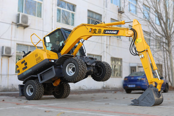 寶鼎國(guó)產(chǎn)輪式挖掘機(jī)80車型.jpg