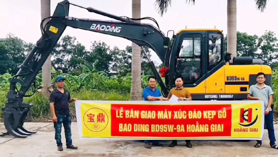 寶鼎輪式挖掘機出口業(yè)務(wù).jpg