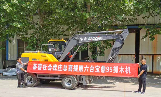 寶鼎輪式挖掘機(jī)老客戶(hù)連續(xù)購(gòu)車(chē).jpg