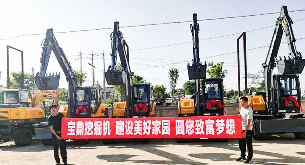 寶鼎95輪式挖掘機(jī)服務(wù)市場.jpg