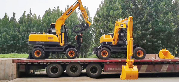 寶鼎輪式挖掘機發(fā)車現場.jpg