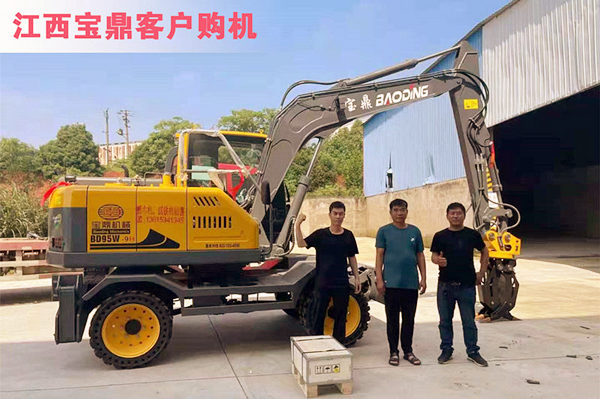 江西抓鐵機寶鼎客戶交車