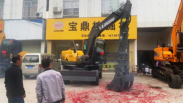 廣西百色銷售寶鼎95抓木機(jī)交付現(xiàn)場(chǎng)